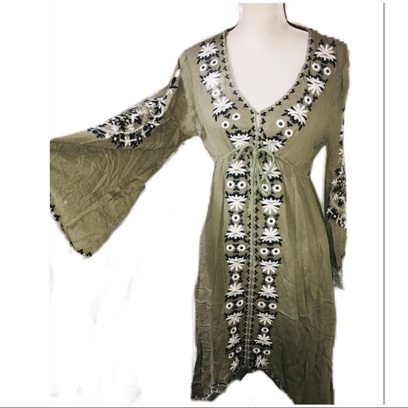 •HOST PICK•SOLD OUT•Boho Floral Embroidered Dress• - Picture 3 of 8